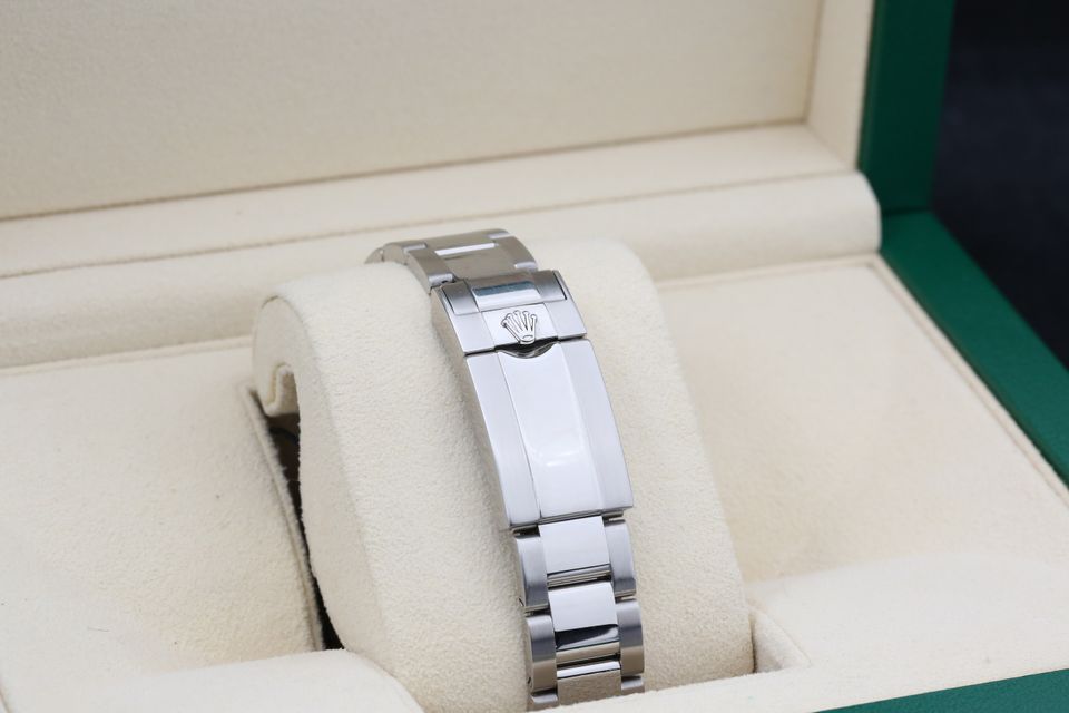 Rolex GMT Master II 116710 BLNR Image 3